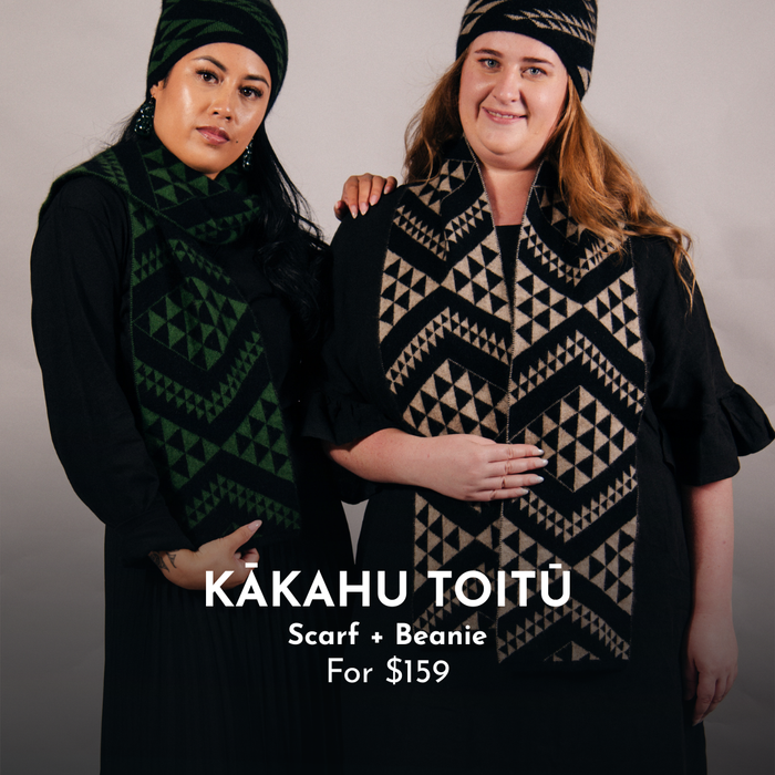 Waharua Kōpito Kākāriki/Pango Kāmeta & Pōtae Set (Emerald/Black Scarf)