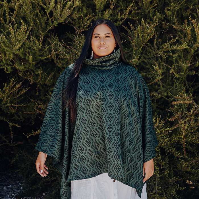 Waharua Kōpito Poncho - Dark Green