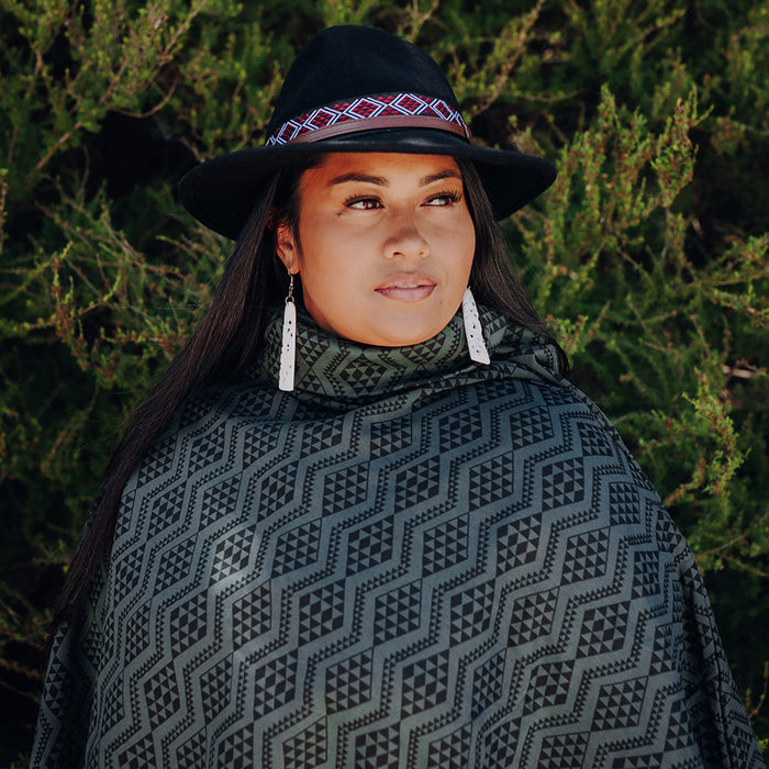 Waharua Kōpito Poncho - Dark Green