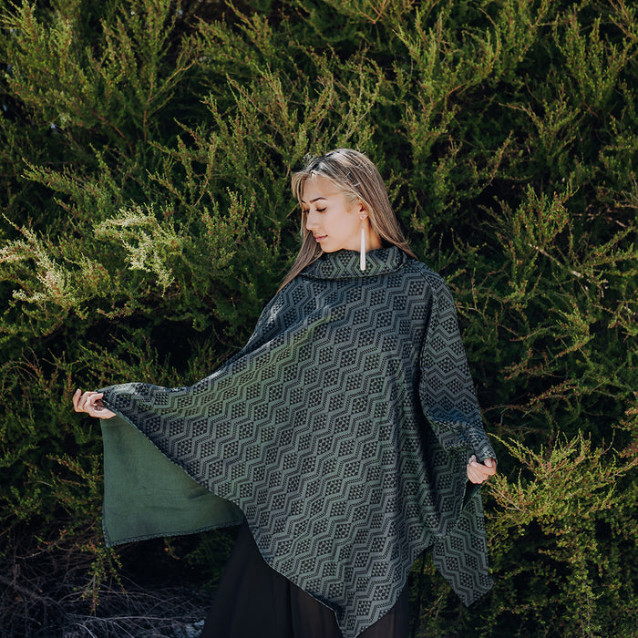 Waharua Kōpito Poncho - Dark Green