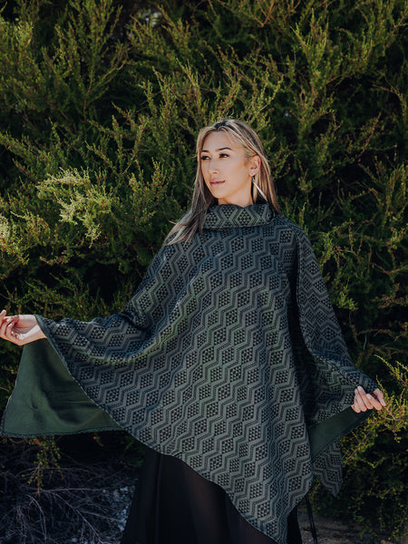 Waharua Kōpito Poncho - Dark Green