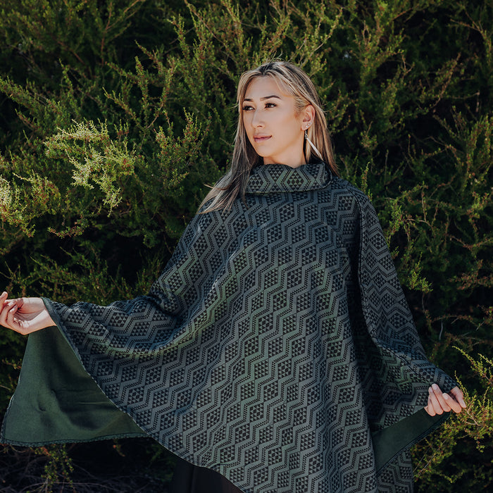 Waharua Kōpito Poncho - Dark Green