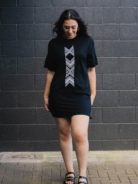 Māori Inspired Taniko Hou Print in white on a Black oversized Tee Dress designed by Rotorua Fashion Designer Adrienne Whitewood