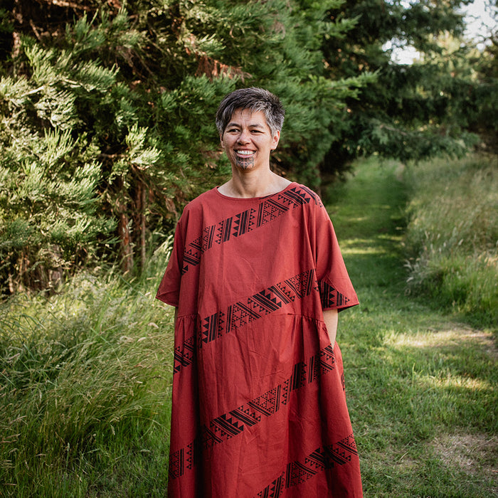 Waharua Kōpito Short Sleeve Dress - Rust