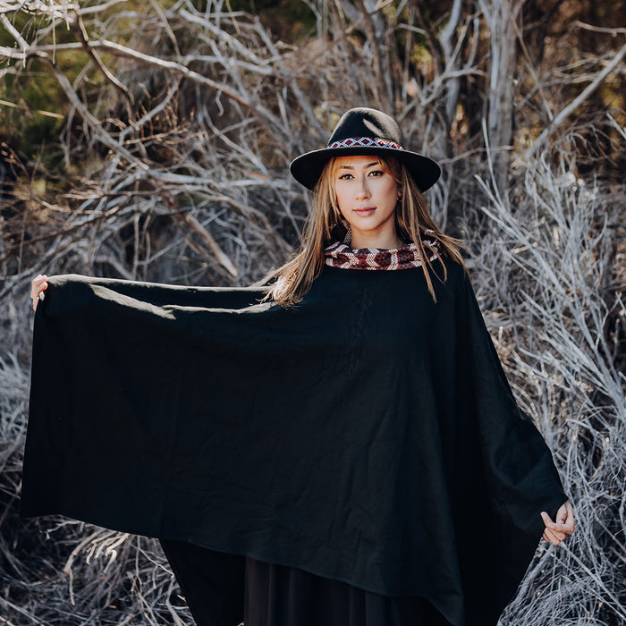 Waharua Kōpito with Taimana Embroidery Poncho - Black