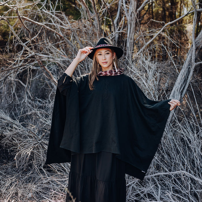 Waharua Kōpito with Taimana Embroidery Poncho - Black