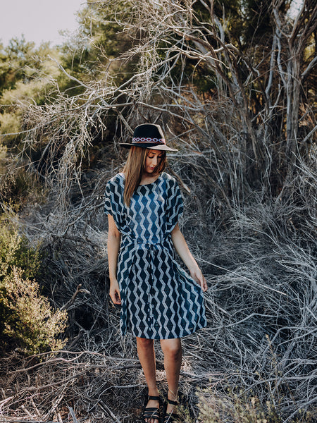 Waharua Kōpito Tie Dress - Blue & White