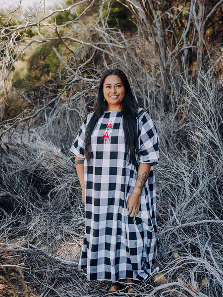 Rangitāmiro Tartan Short Sleeve Dress - White & Black