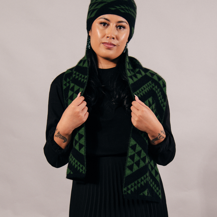 Waharua Kōpito Kākāriki/Pango Kāmeta (Emerald/Black Scarf)