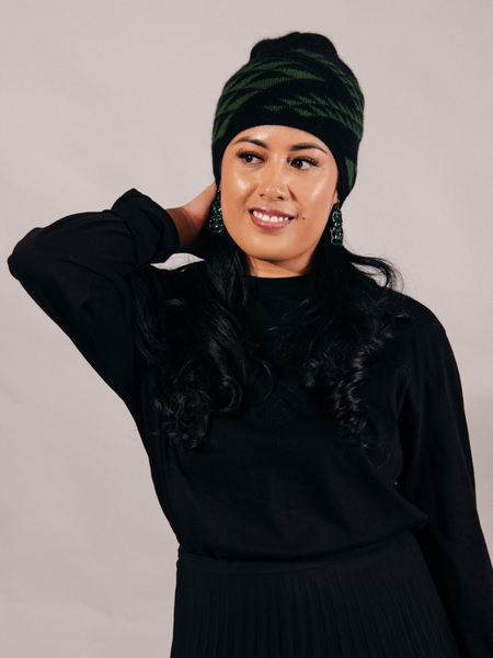Waharua Kōpito Kākāriki/Pango Pōtae (Emerald/Black Beanie)