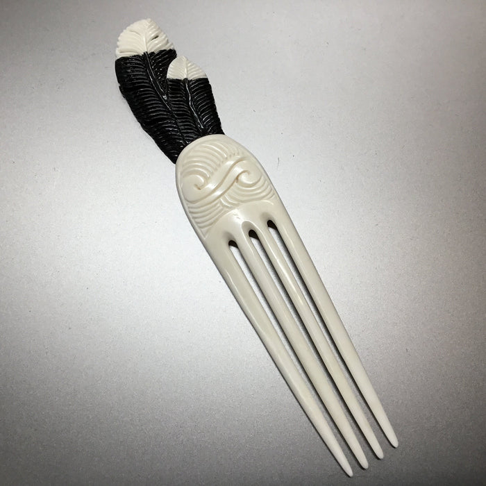 Ōmeka Black Huia Feather Bone Heru