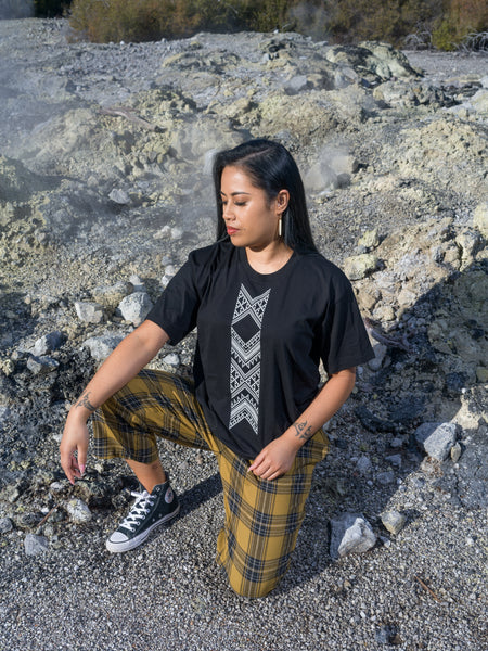 Taniko Hou Print Tee - Black