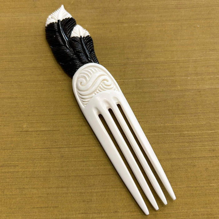 Ōmeka Black Huia Feather Bone Heru