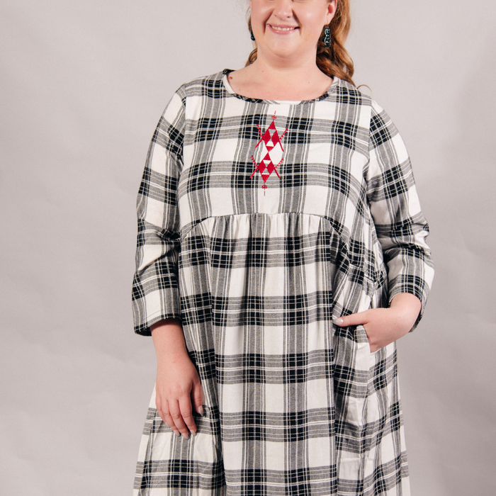 Rangitāmiro Tartan Dress - Black & White