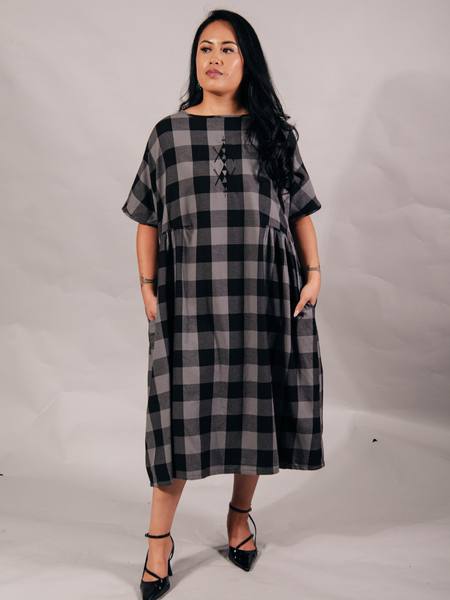 Rangitāmiro Tartan Short Sleeve Dress - Grey & Black
