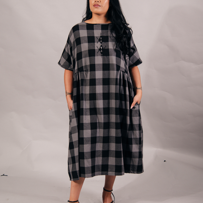 Rangitāmiro Tartan Short Sleeve Dress - Grey & Black