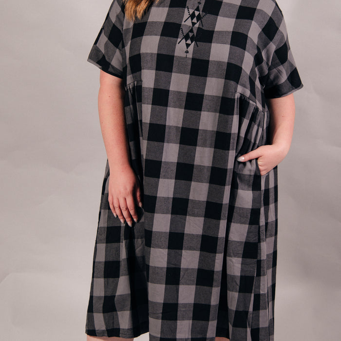Rangitāmiro Tartan Short Sleeve Dress - Grey & Black