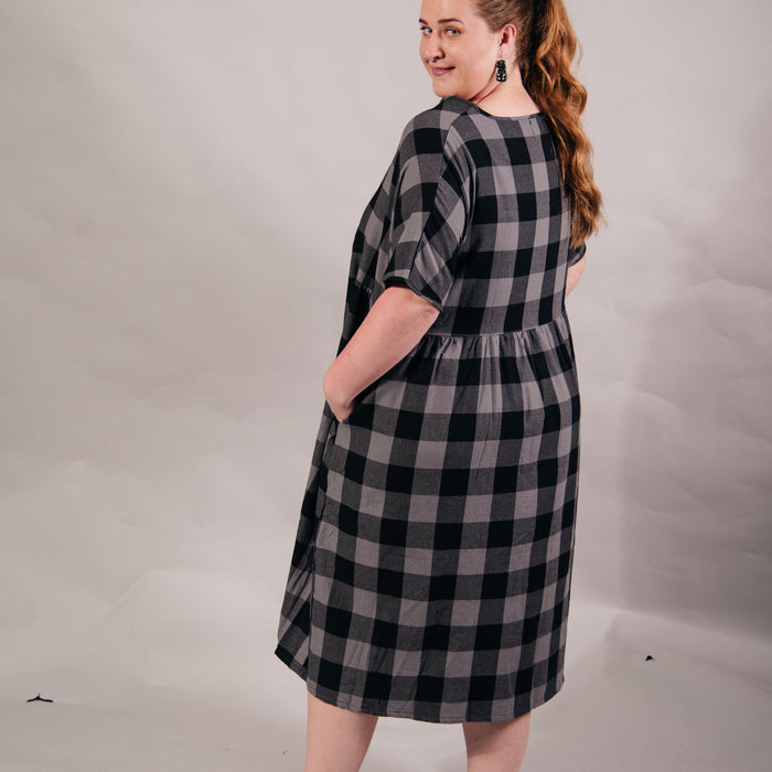 Rangitāmiro Tartan Short Sleeve Dress - Grey & Black