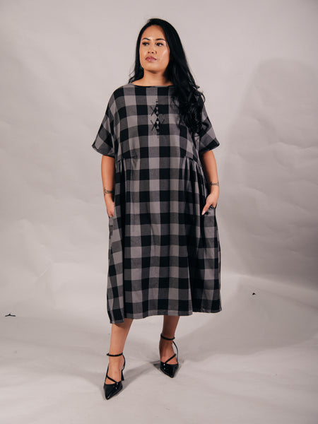 Rangitāmiro Tartan Short Sleeve Dress - Grey & Black
