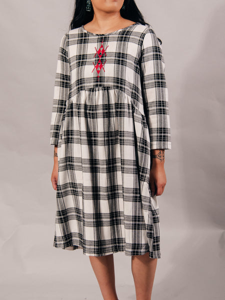 Rangitāmiro Tartan Dress - Black & White