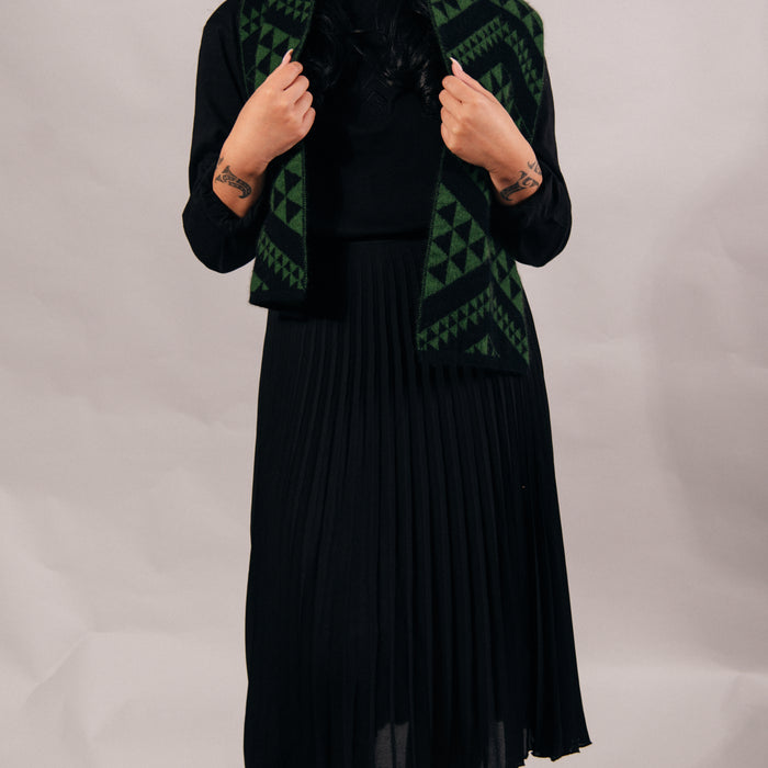 Waharua Kōpito Kākāriki/Pango Pōtae (Emerald/Black Beanie)