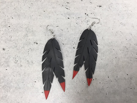 Pīata Double Feather Red Tip Short Earrings